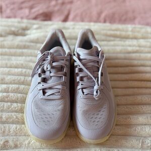 lululemon athletica Strongfeel Sneakers-Size 8